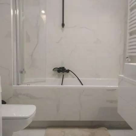 Airport 3rooms New ワルシャワ